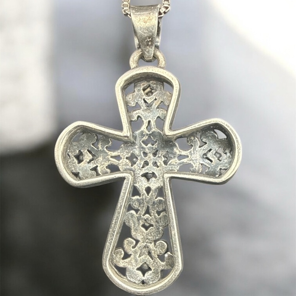 Elegant Silver Cross Pendant Necklace signed and stamped”AGI” Matinee length 20‌ - Picture 3 of 5